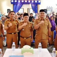 Pj Sekda Kuningan berfoto bersama usai kegiatan.